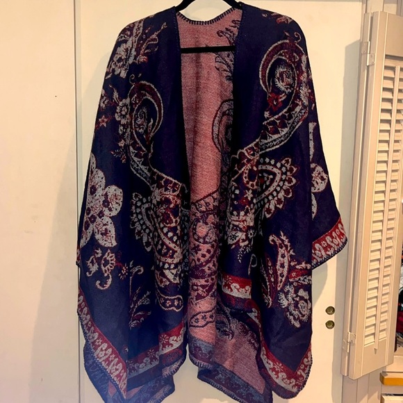 Urban Coco drape, serape one size polyester acrylic combo blue and burgundy - Picture 1 of 7